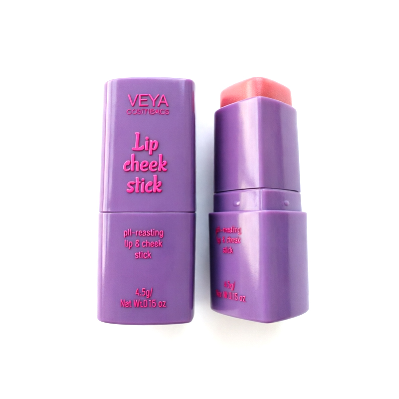 Protector labial termocromático en forma de corazón